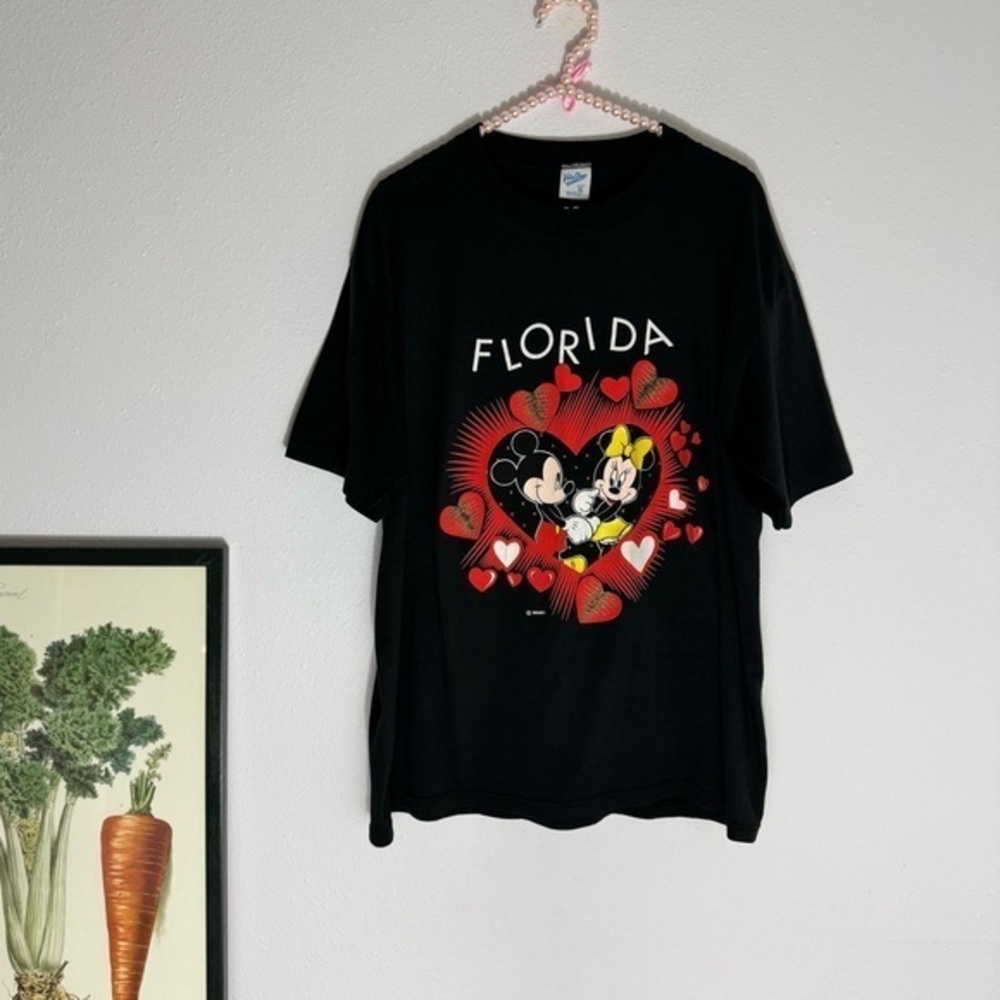 Vintage kissing Mickey and Minnie souvenir tee size XL